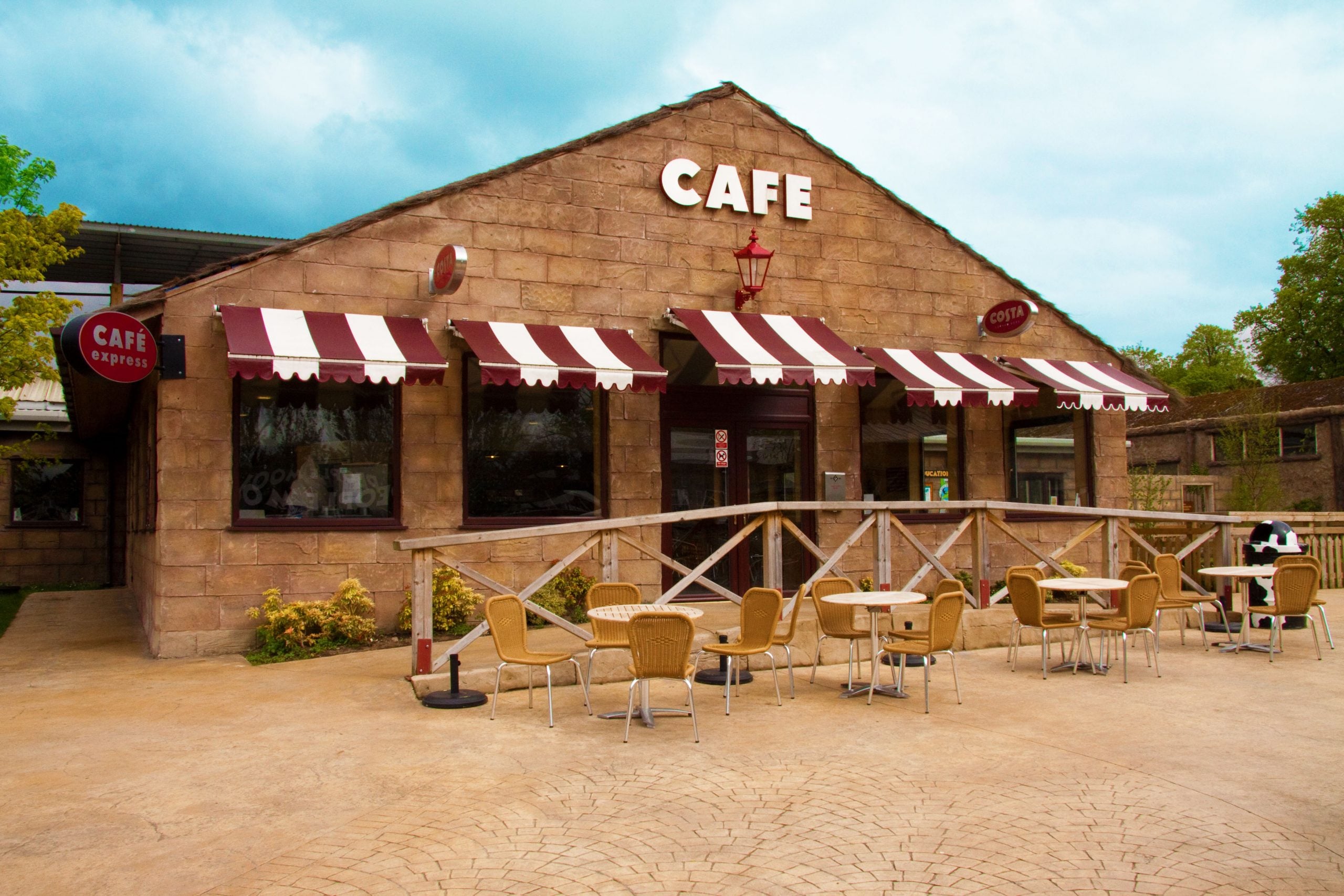 Muddy-duck-cafe-costa - Flamingo Land Resort